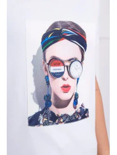 Blúzka so ženskou grafikou biela