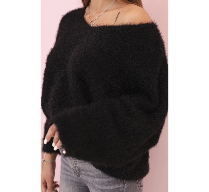 Dámský svetr z mohairu volného střihu s výstřihem do V černý