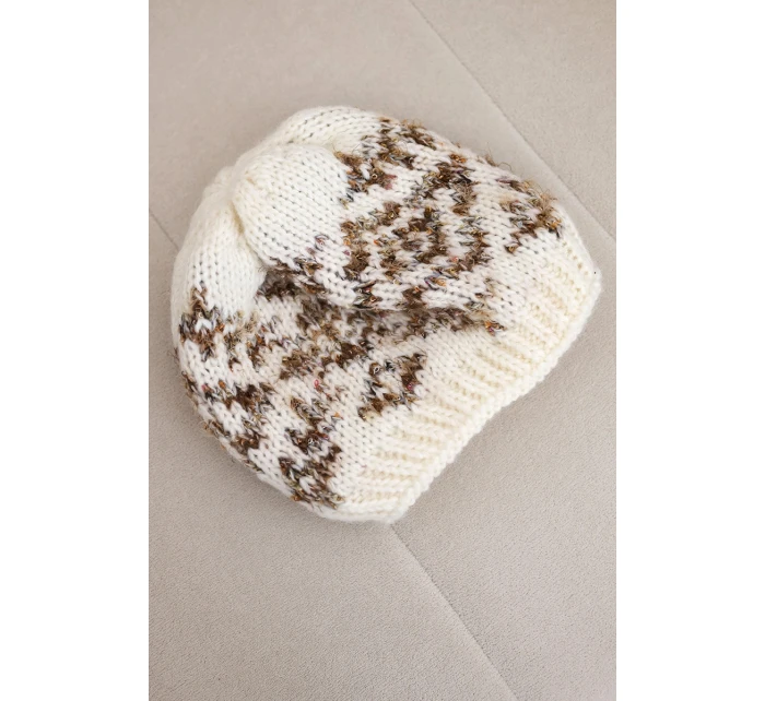 Dámska zimná čiapka s farebnými vzormi a hrubým úpletom K353 ecru+brown melier