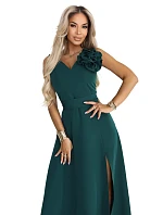 maxi šaty s květinou na a rozparkem lahvově zelené model 22108491 - numoco