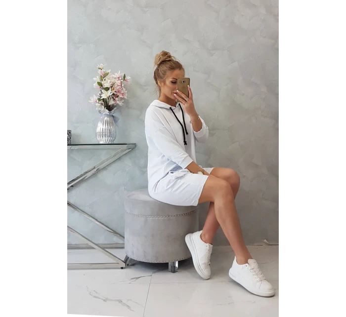 Šaty s kapucí bílé Šaty s kapucí bílé