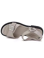 Dámské béžové kožené sandály model 22117680 - VINCEZA