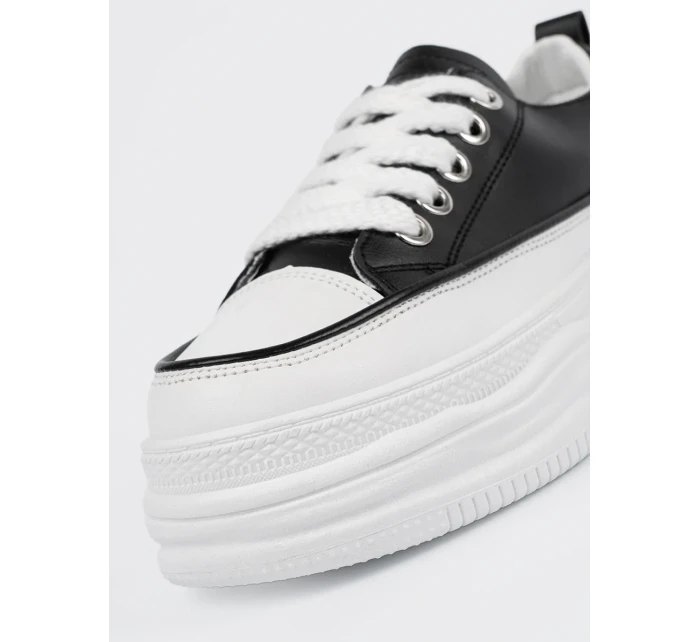 Exkluzívne čierno-biele dámske tenisky na platforme Exkluzívne čierno-biele dámske tenisky na platforme