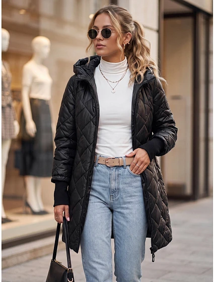 Dlhá dámska prešívaná čierna prechodná bunda FashionStreet TY5865 Dlhá dámska prešívaná čierna prechodná bunda FashionStreet TY5865