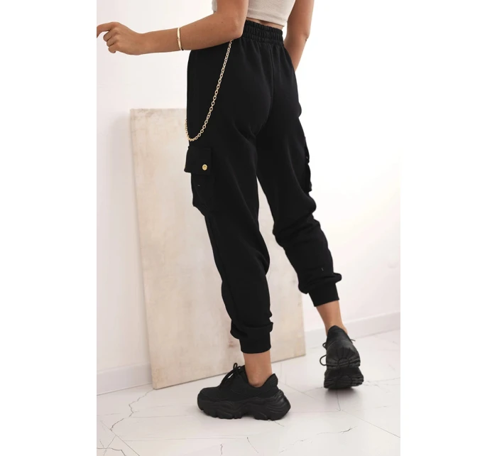 Dámske bavlnené cargo nohavice s vreckami a retiazkou čierne