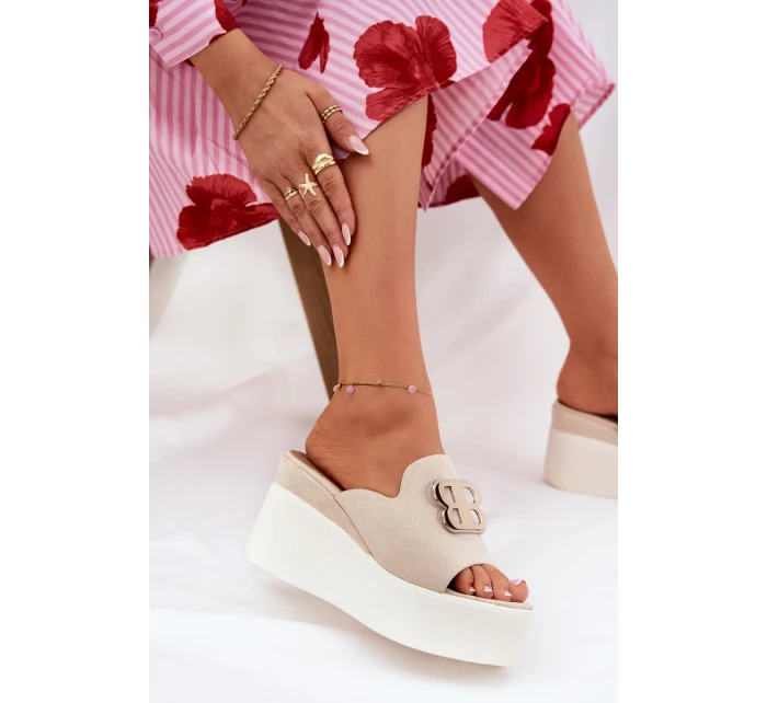 Klapki Na Platformie I Koturnie Z Ozdobą Beżowe Tanonea Klapki Na Platformie I Koturnie Z Ozdobą Beżowe Tanonea