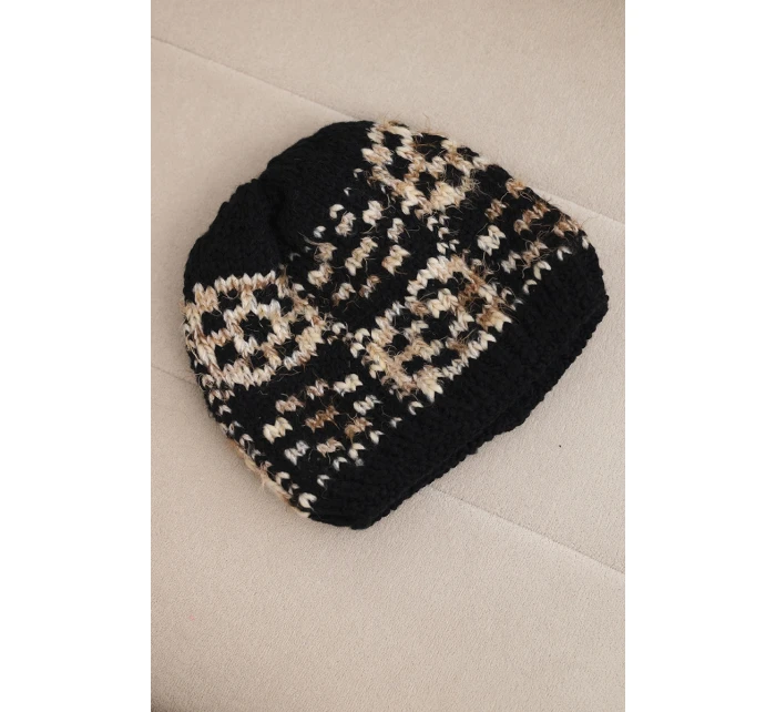 Dámska zimná čiapka s farebným vláknom a hrubým okrajom K355 black+beige