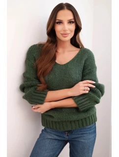 Dámsky sveter s výstrihom do V a vlnou v khaki farbe