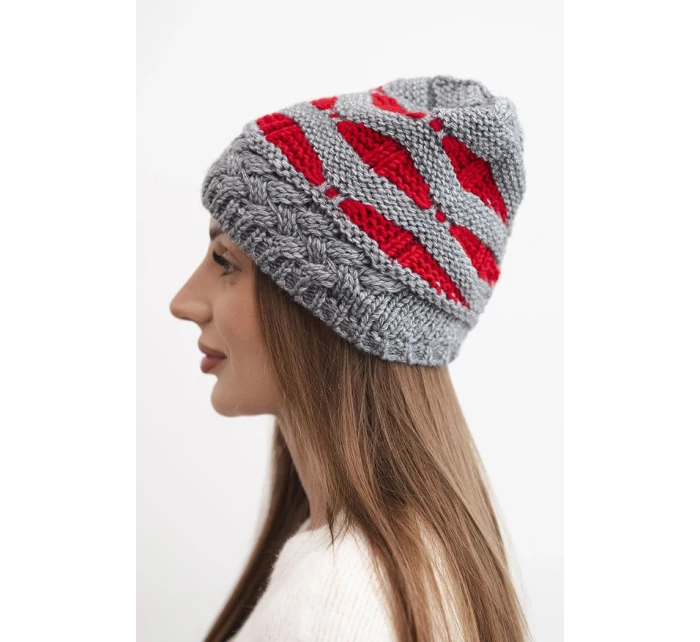 Dámska zimná čiapka z vlny v hrubom úplete a pruhoch K465 sivá + červená Dámska zimná čiapka z vlny v hrubom úplete a pruhoch K465 sivá + červená