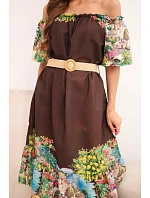 Dámské šaty model 22170767 střihu s páskem a krátkým rukávem hnědá - K-Fashion