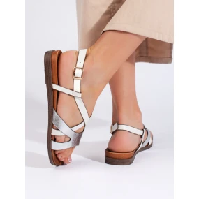 Moderné dámske biele sandále na plochom podpätku