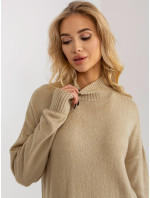 Béžový dlhý oversize sveter s vreckami a rolákom