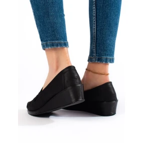 Moderní černé dámské  mokasíny na klínku