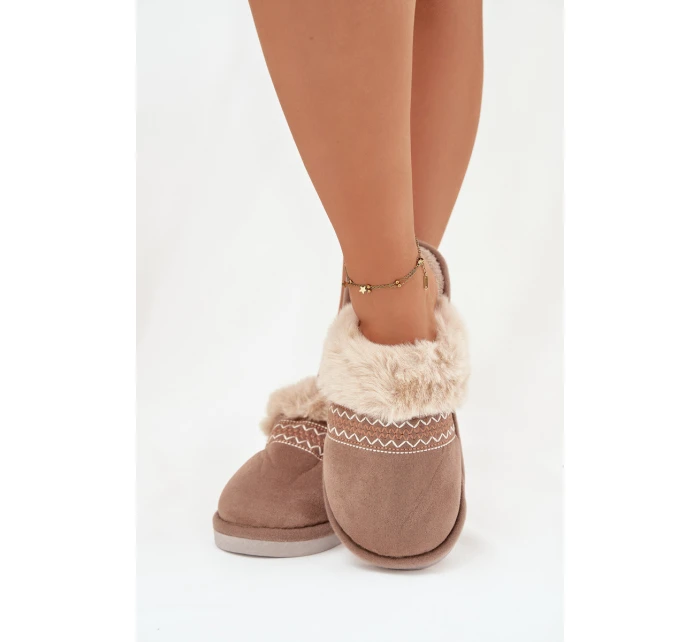 Dámske papuče s kožušinou a výšivkou - khaki Devianne Dámske papuče s kožušinou a výšivkou - khaki Devianne