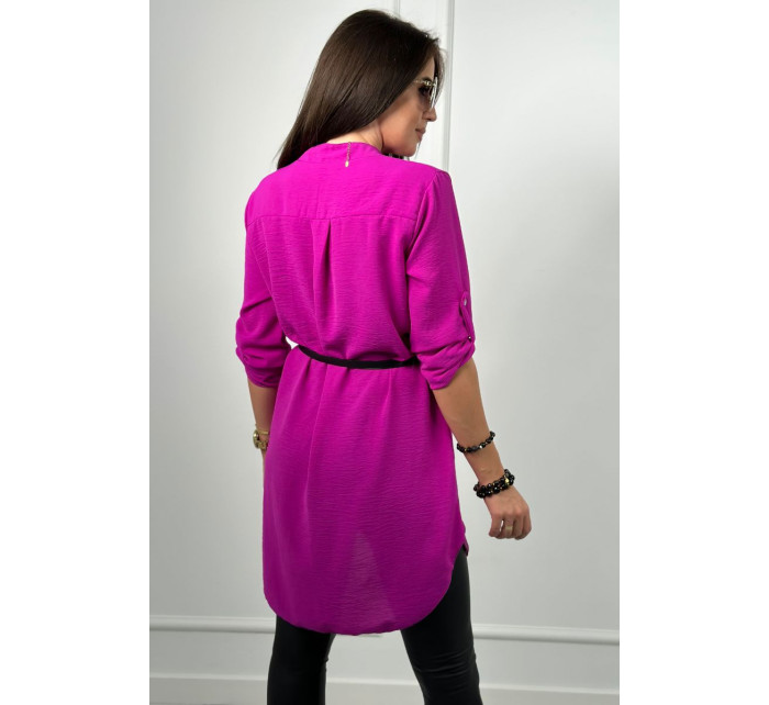 Šaty s dlhším chrbtom a pásom tmavo fialové