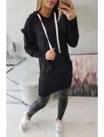 Šaty s ozdobnými volánikmi a kapucňou čiernej farby Šaty s ozdobnými volánikmi a kapucňou čiernej farby