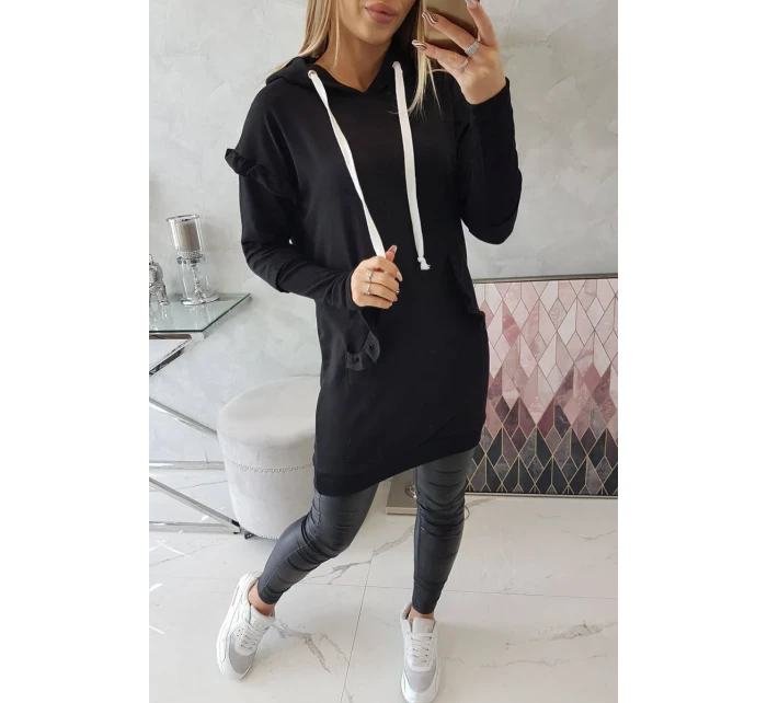 Šaty s ozdobnými volánikmi a kapucňou čiernej farby Šaty s ozdobnými volánikmi a kapucňou čiernej farby