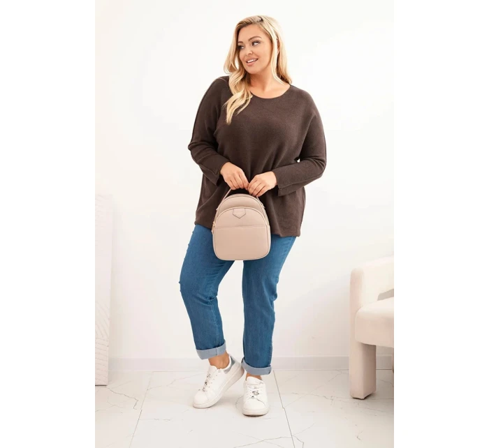 Dámsky plus size sveter s lodičkovým výstrihom hnedý