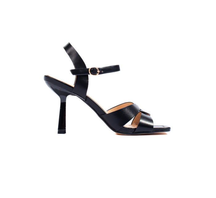 Trendy dámske sandále čierne na širokom podpätku