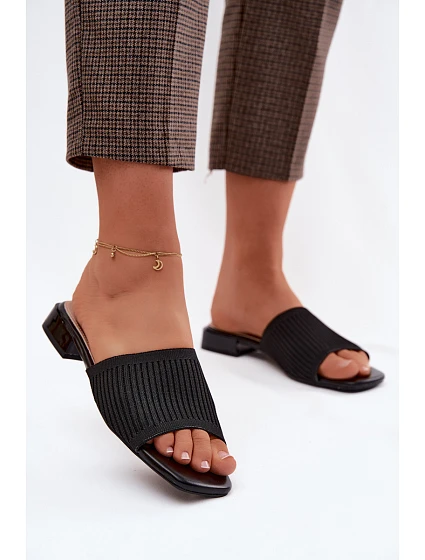 Materiálové dámské pantofle na plochém podpatku Černé model 22122694 - Boto