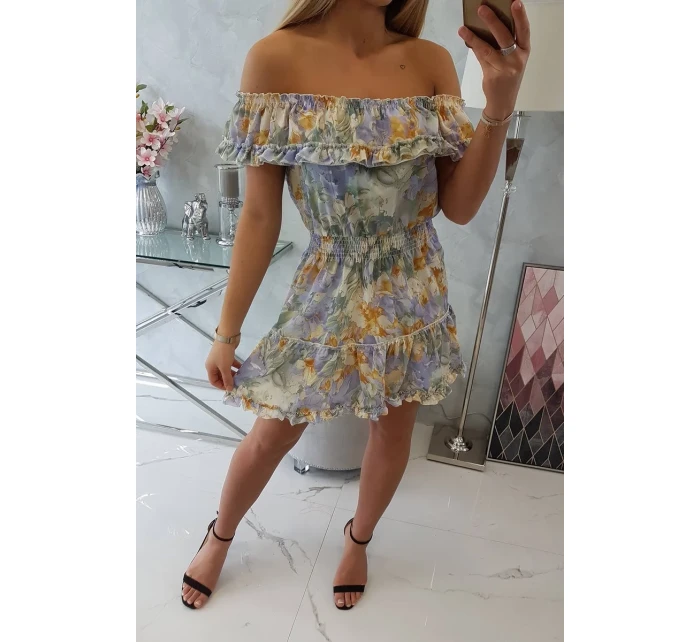 Zelené květinové šaty s otevřenými rameny