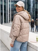 Krátká dámská prošívaná bunda s kapucí v barvě kamelové, FashionStreet TY5764 Krátká dámská prošívaná bunda s kapucí v barvě kamelové, FashionStreet TY5764