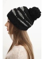 Dámska zimná pletená čiapka s bambulou a pleteným vzorom K466 čierna