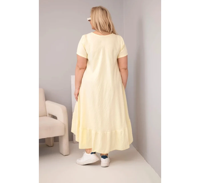 Dámske plus size šaty s krátkymi rukávmi a volánom z ľahkej viskózy žltej farby Dámske plus size šaty s krátkymi rukávmi a volánom z ľahkej viskózy žltej farby