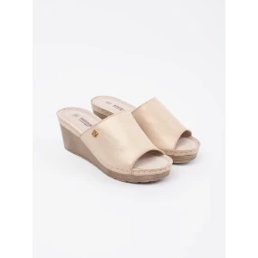 Komfortní  nazouváky dámské hnědé na klínku