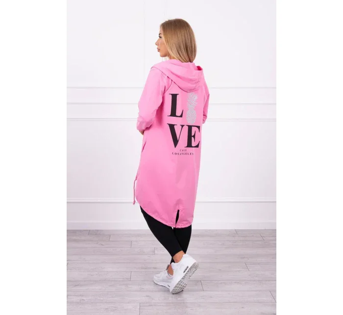 Světle růžový plášť s potiskem