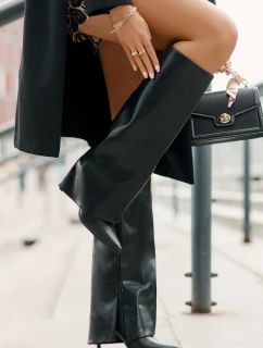 Zateplené kozačky na jehlovém podpatku s ohrnutým svrškem černé model 21677862 - Boto