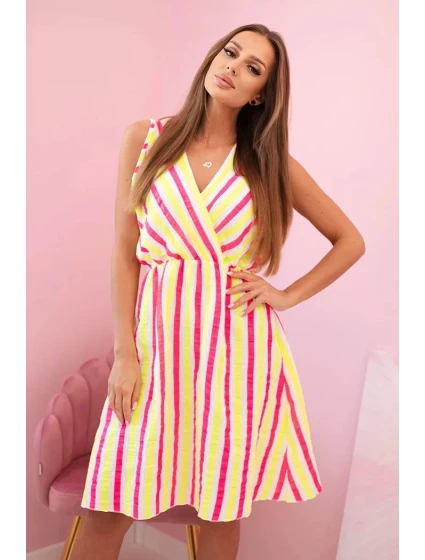 Dámske bavlnené šaty s farebnými pruhmi v neónovo žltej farbe Dámske bavlnené šaty s farebnými pruhmi v neónovo žltej farbe