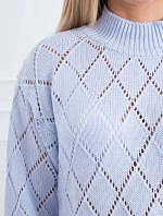 Sveter s polovičným rolákom a kosoštvorcovým vzorom modrý