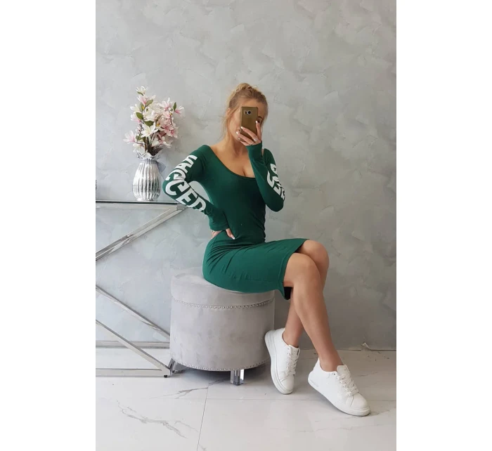 Roztrhané zelené šaty