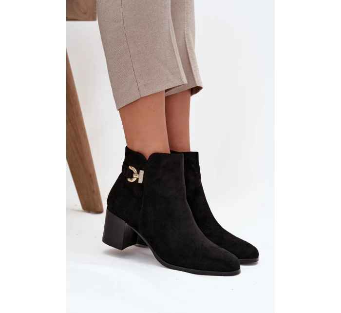 Zateplené dámské kotníkové boty na podpatku se zlatým detailem černé model 21708221 - Boto Zateplené dámské kotníkové boty na podpatku se zlatým detailem černé model 21708221 - Boto