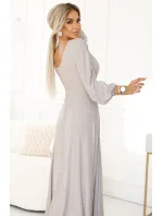 třpytivé dlouhé šaty s výstřihem, dlouhými rukávy a rozparkem na nohou BEACH model 20997233 - numoco