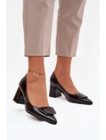 Lakované lodičky na podpatku s ozdobou Černé model 21752752 - Boto