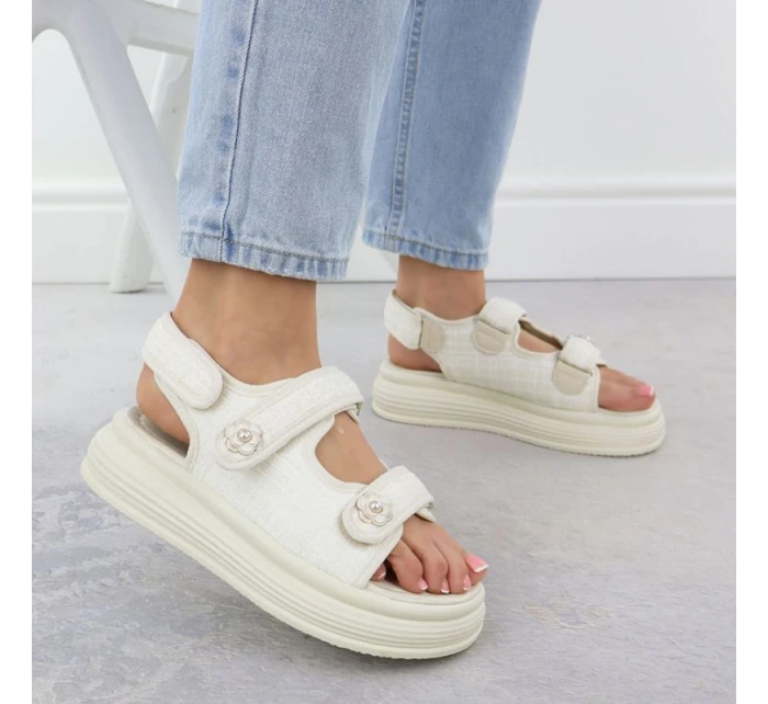 Dámske sandále na platforme krémové Potocki PY16337