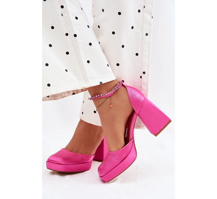 Sandály na podpatku s saténovým povrchem Fuksie Calistae