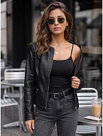 Dámska priliehavá čierna bunda z eko-kože FashionStreet TY5721