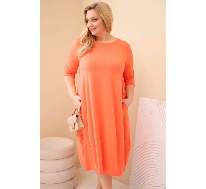 Dámske bavlnené plus veľkosť šaty s vyhrnutými rukávmi a vreckami marhuľová Dámske bavlnené plus veľkosť šaty s vyhrnutými rukávmi a vreckami marhuľová