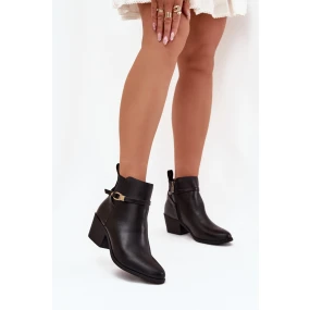 Topánky na podpätku model 218510 Krok vo veľkom štýle Topánky na podpätku model 218510 Krok vo veľkom štýle