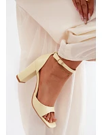 Dámské sandály na podpatku z umělé kůže žluté Melvra