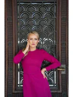 S378 Roztiahnuté šaty s opaskom - slivka