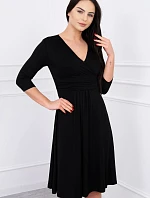 Šaty s výrezom pod prsiami čierne