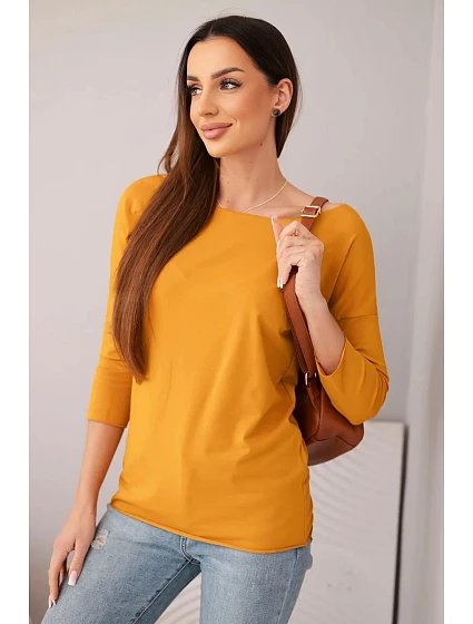 Dámska blúzka s lodičkovým výstrihom horčicovej farby