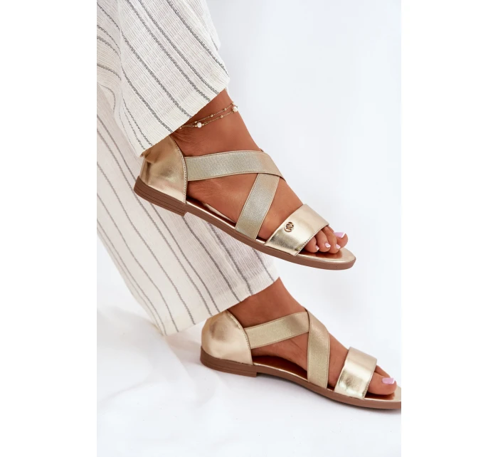 Dámské ploché sandály s pásky zlaté model 21696940 - EVENTO Dámské ploché sandály s pásky zlaté model 21696940 - EVENTO