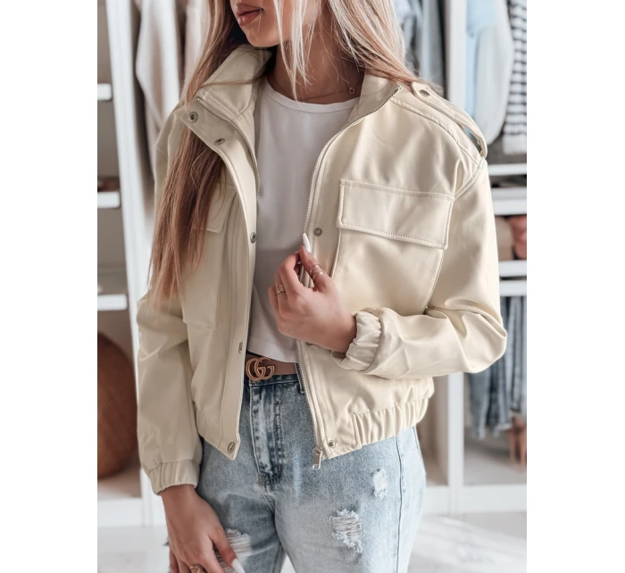 Dámská krátká oversize bunda typu bomber bílá Dstreet model 21984292 - FashionStreet Dámská krátká oversize bunda typu bomber bílá Dstreet model 21984292 - FashionStreet