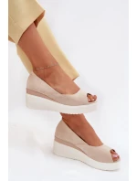 Dámské Sandály Na Klínu Z Eko Semiše Světle Béžové model 21702482 - Boto Dámské Sandály Na Klínu Z Eko Semiše Světle Béžové model 21702482 - Boto