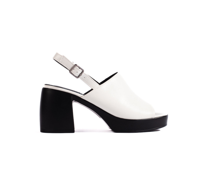 Klasické biele sandále na klinoch pre ženy